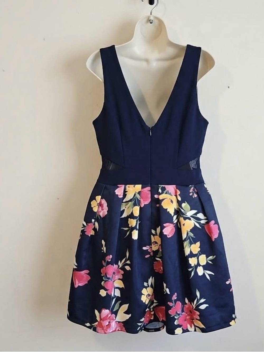 💙 Floral Sleeveless Cocktail Dress Size 12 💙 Preloved 💙 - Picture 3 of 4